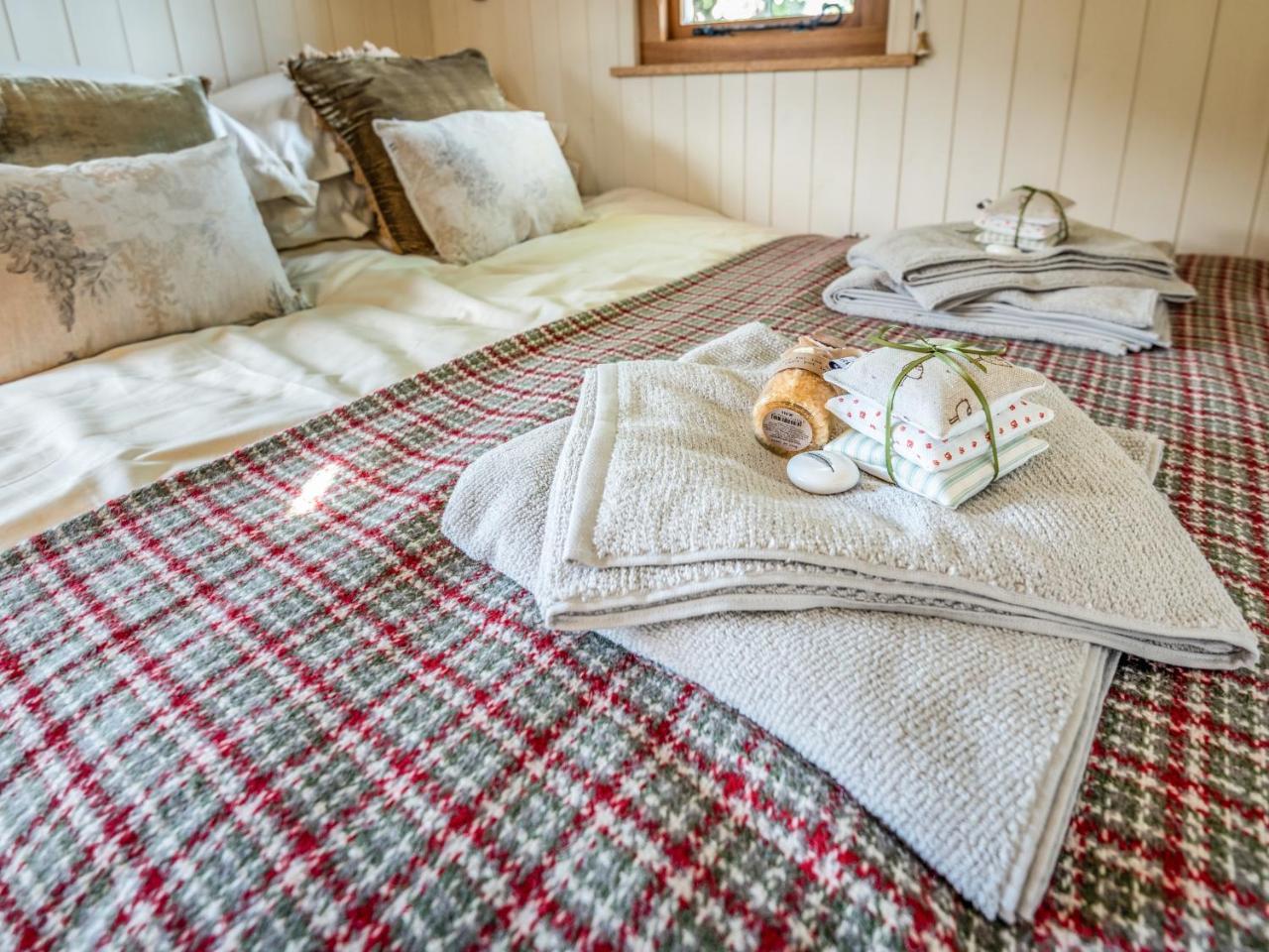 Padarn'S Hut Villa Llanbadarn Fynydd Екстериор снимка