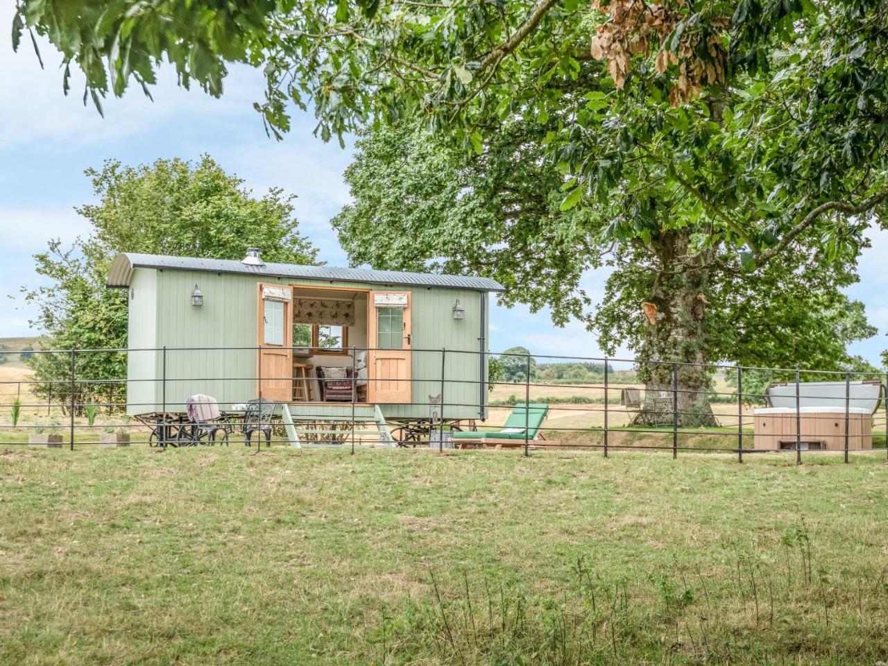 Padarn'S Hut Villa Llanbadarn Fynydd Екстериор снимка